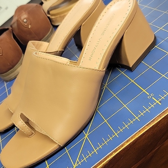 Adrienne Vittadini Tan Slide Fine Leather Upper Sandals 7M AV Asteroid - Picture 5 of 13